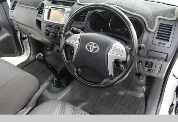 2014 Toyota Hilux SR Manual