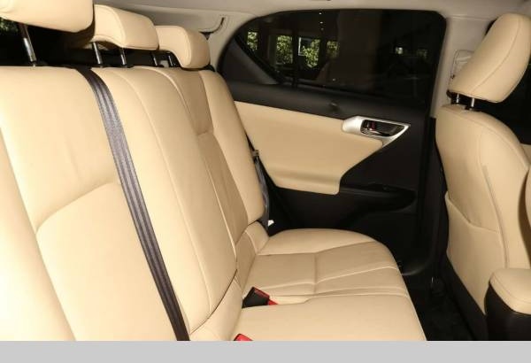 2013 Lexus CT200H Luxury Automatic