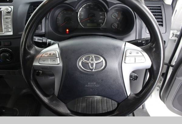 2014 Toyota Hilux SR Manual