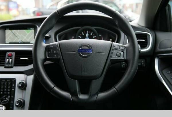 2016 Volvo V40 T3Kinetic Automatic