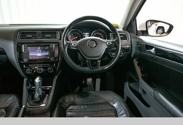 2015 Volkswagen Jetta 155TSIHighlineSport Automatic