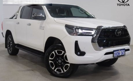 2022 Toyota Hilux SR5 + Premium Interior (4X4) Automatic