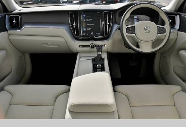 2019 Volvo XC60 T5 Momentum Automatic