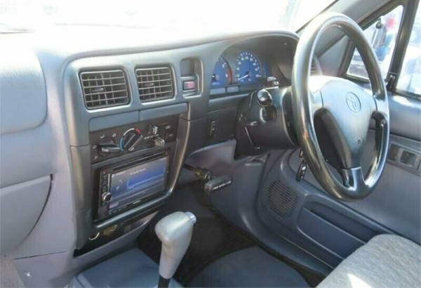2004 Toyota Hilux - Automatic